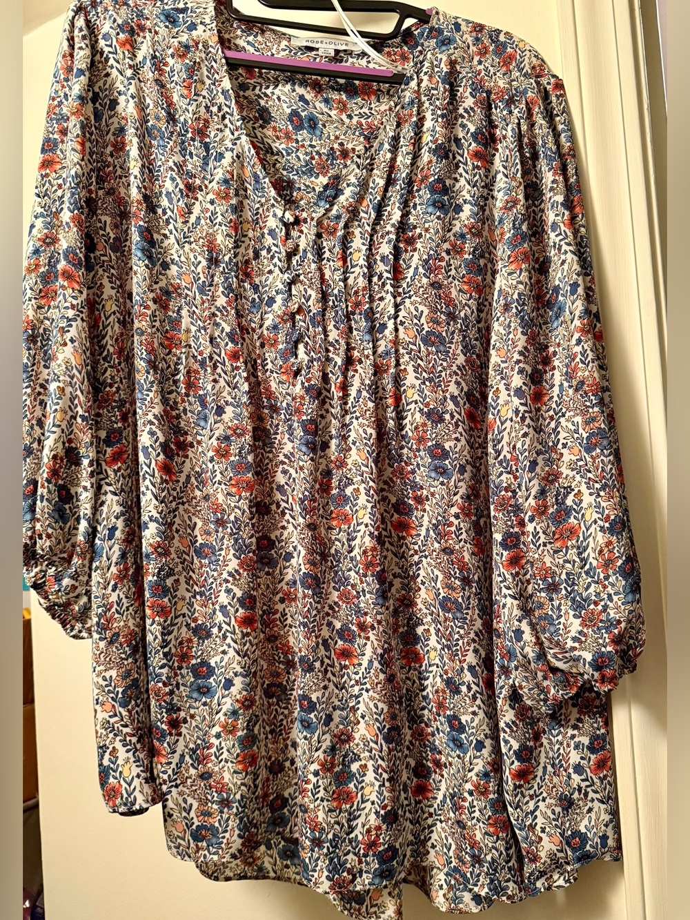 Sz 2X Rose & Olive Blouse Cream with Floral Print